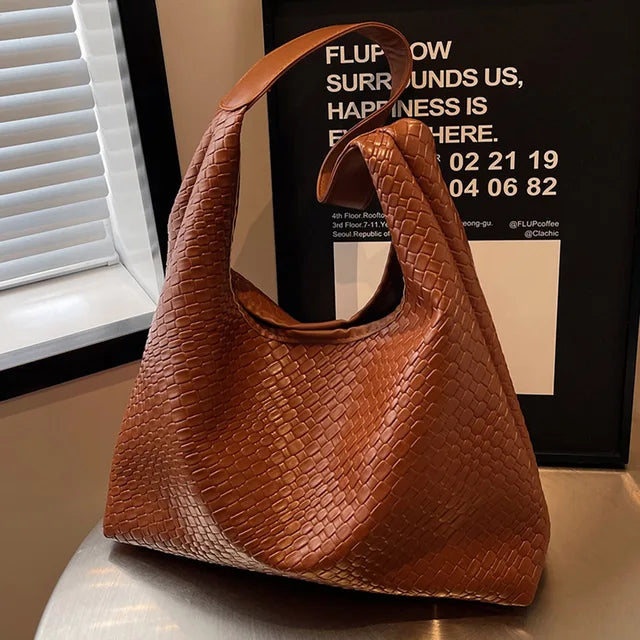 Mirla | Damens Mångsidig Axelväska i Mjuk Läder med Vävt Hobo-Design-Eva Jonsson