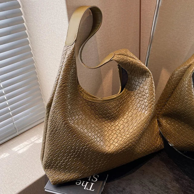 Mirla | Damens Mångsidig Axelväska i Mjuk Läder med Vävt Hobo-Design-Eva Jonsson