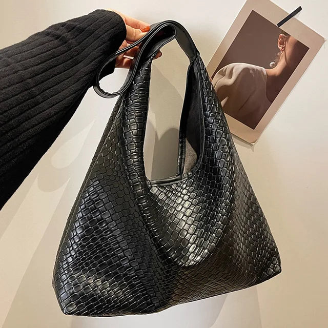 Mirla | Damens Mångsidig Axelväska i Mjuk Läder med Vävt Hobo-Design-Eva Jonsson
