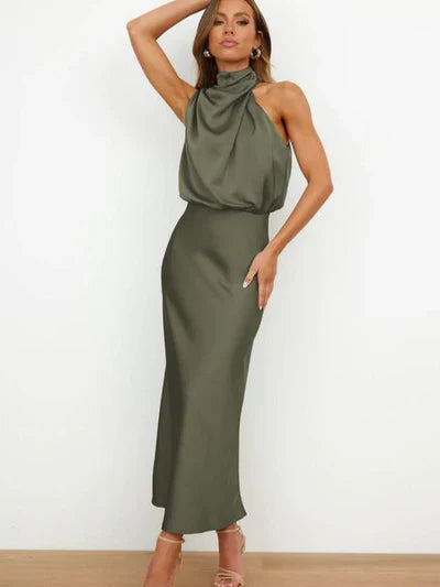 Mirla | Elegant Halterneck Midi Klänning för Damer med Hög Hals och Satinlook-Eva Jonsson