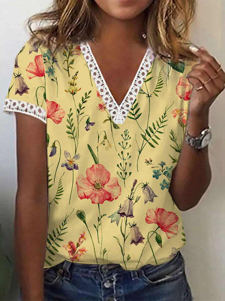 Mirla | Elegant T-shirt med korta ärmar och V-halstryck för damer-Eva Jonsson