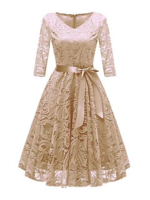 Eva Jonsson | Elegant V-formad spetsaftonklänning-Eva Jonsson