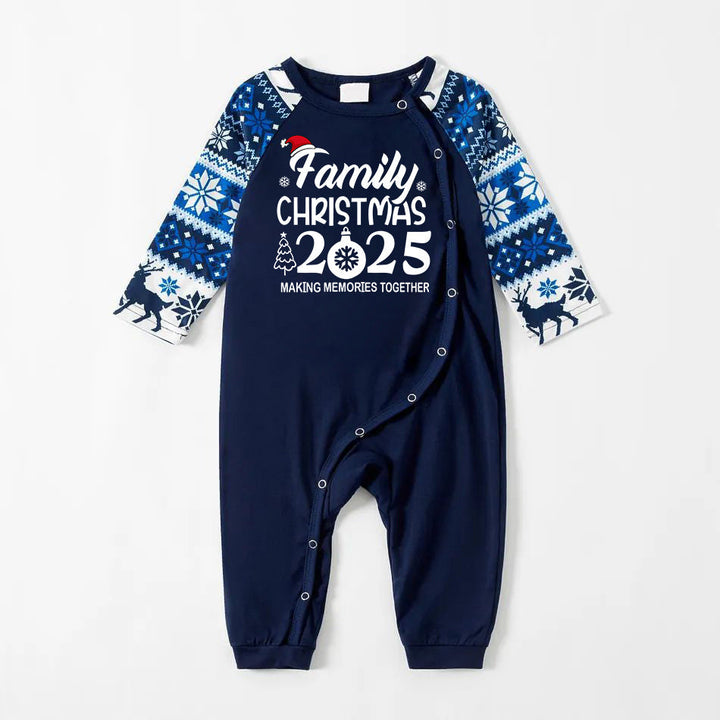 Mirla | Familj Jul 2025 Texttryck Blå Familj Matchande Pyjamas-Eva Jonsson