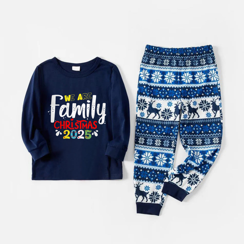 Mirla | Glad Blå Jul Pyjamas-Set med Jul-Textmönster-Eva Jonsson