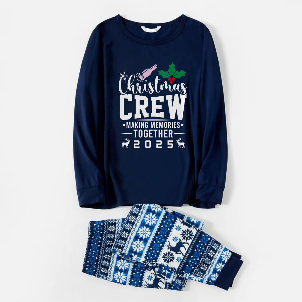 Mirla | Glad Blå Julpyjamas-Set med Trycket Christmas Crew Making Memories Together 2025-Eva Jonsson