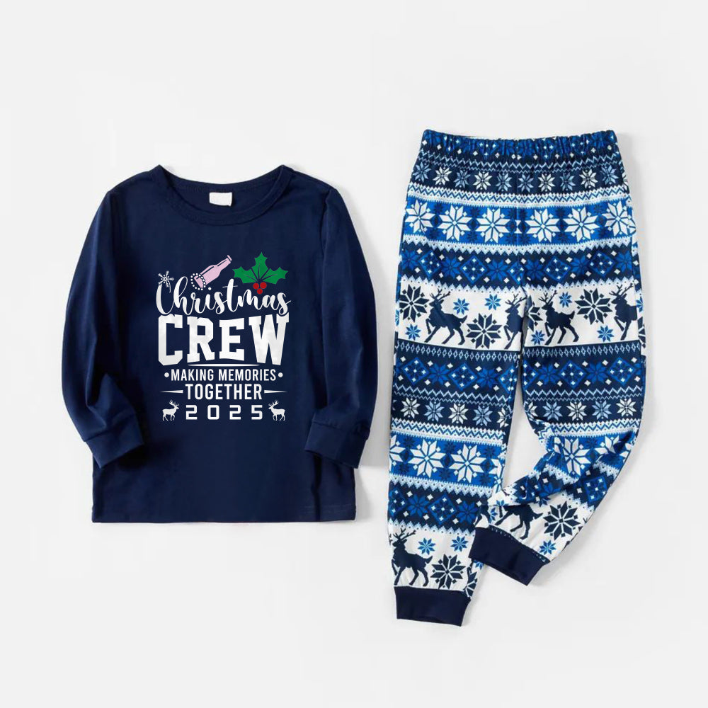 Mirla | Glad Blå Julpyjamas-Set med Trycket Christmas Crew Making Memories Together 2025-Eva Jonsson