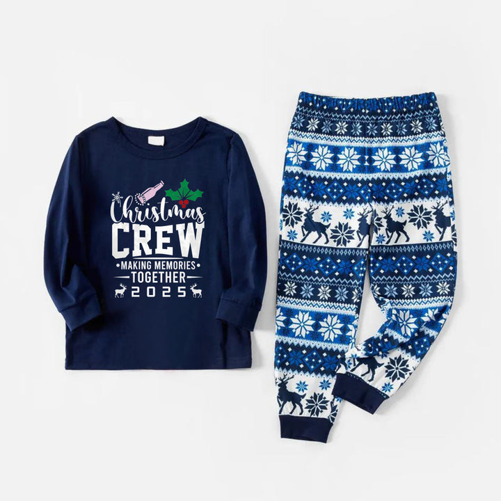 Mirla | Glad Blå Julpyjamas-Set med Trycket Christmas Crew Making Memories Together 2025-Eva Jonsson