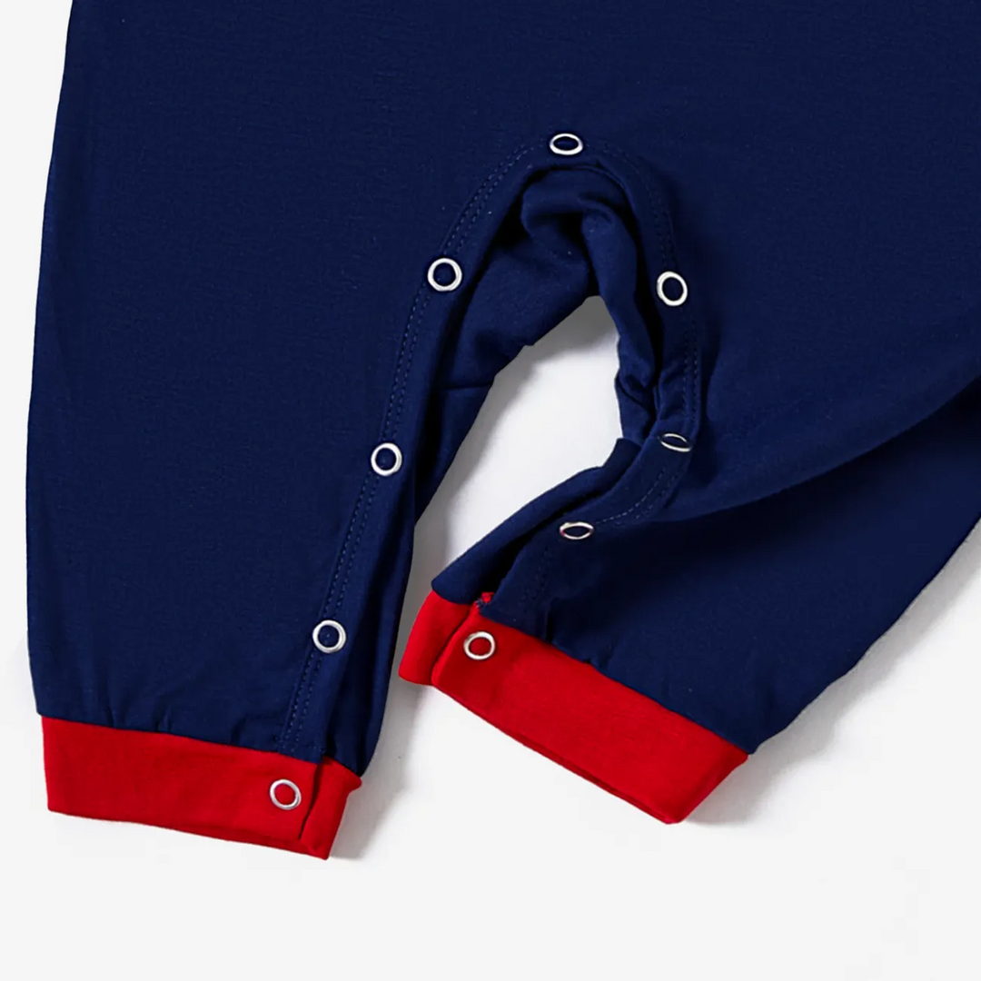 Eva Jonsson | God Jul Vit Bokstav 2025 Blå Långärmad Topp med Blå och Röda Rutiga Matchande Familjepyjamas-Eva Jonsson