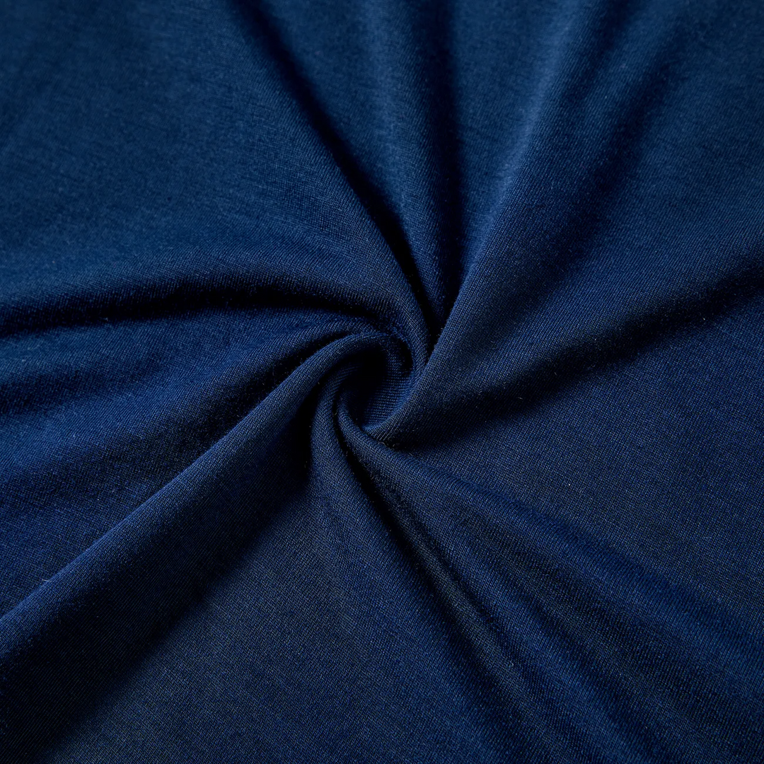 Eva Jonsson | God Jul Vit Bokstav 2025 Blå Långärmad Topp med Blå och Röda Rutiga Matchande Familjepyjamas-Eva Jonsson