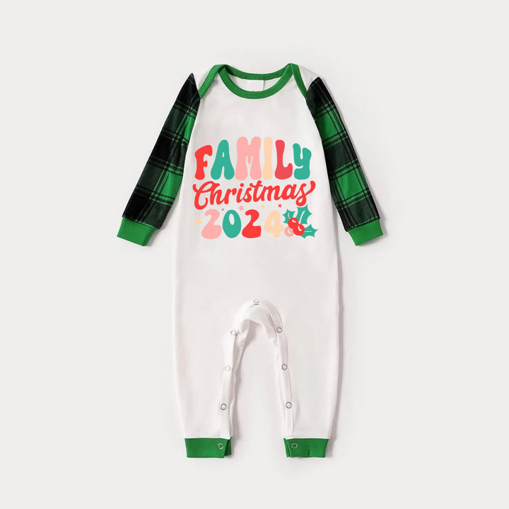 Eva Jonsson | Jul ‘Familjejul 2024’ Bokstäver Tryck Mönstrade Avslappnade Långärmade Sweatshirts Gröna Kontrast Toppar och Svarta och Gröna Rutiga Byxor Familje Matchande Raglan Långärmade Pyjamas Set med Hund Bandana-Eva Jonsson