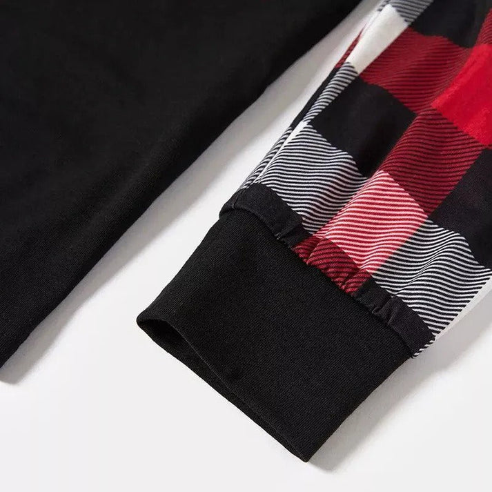 Eva Jonsson | Julfamilj Matchande Pyjamas - Röda och Grå Rutiga Pjs Set med Let It Snow Svart-Vit Texttryck-Eva Jonsson