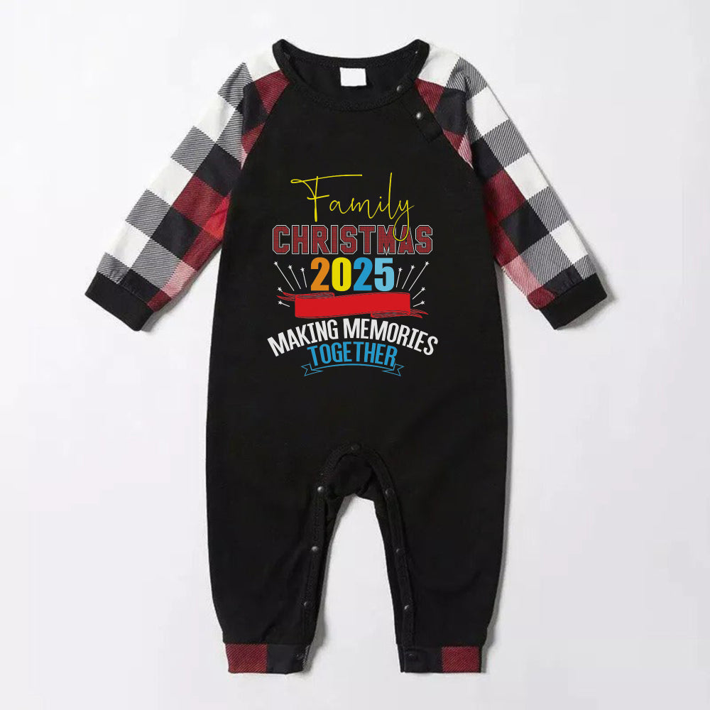 Eva Jonsson | Julfamilj Matchande Pyjamas - Röda och Grå Rutiga Pjs med Färgglad Tryck Familjens Jul 2025 Skapa Minnen Tillsammans-Eva Jonsson