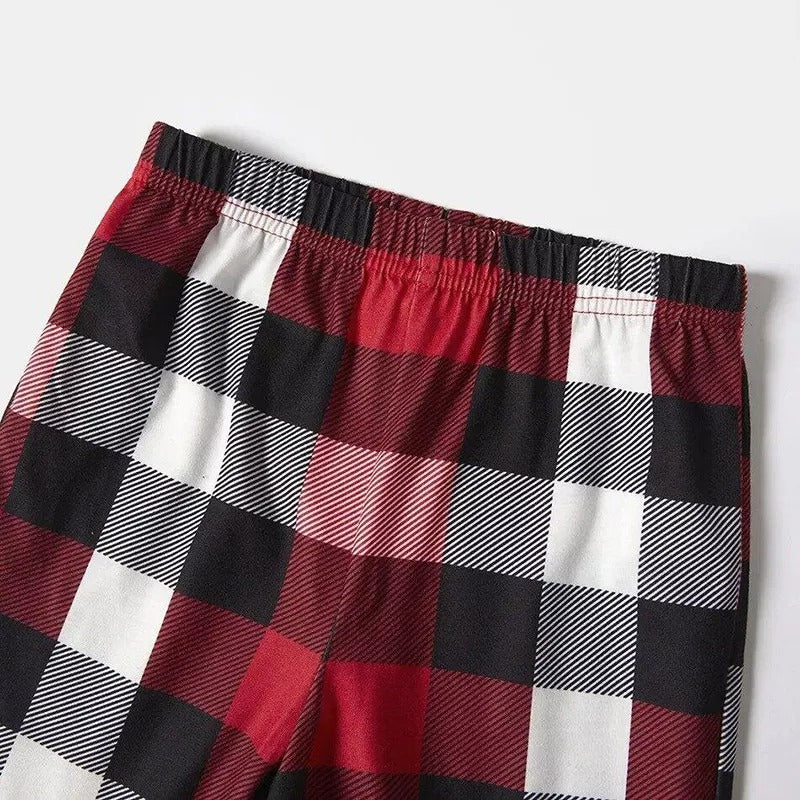 Eva Jonsson | Julfamilj-Pyjama - Röda och Grå Rutiga Pjs med Familjejul 2025 Tryck-Eva Jonsson