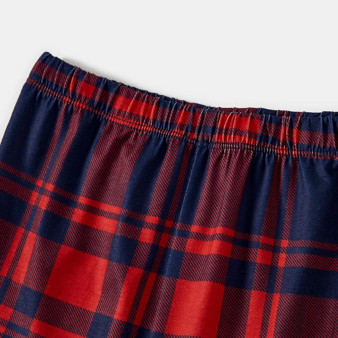 Eva Jonsson | Julfamilj-Set Matchande Pyjamas - Navy & Röda Rutig Pjs med Familjejul 2025 Konstnärlig Text-Eva Jonsson