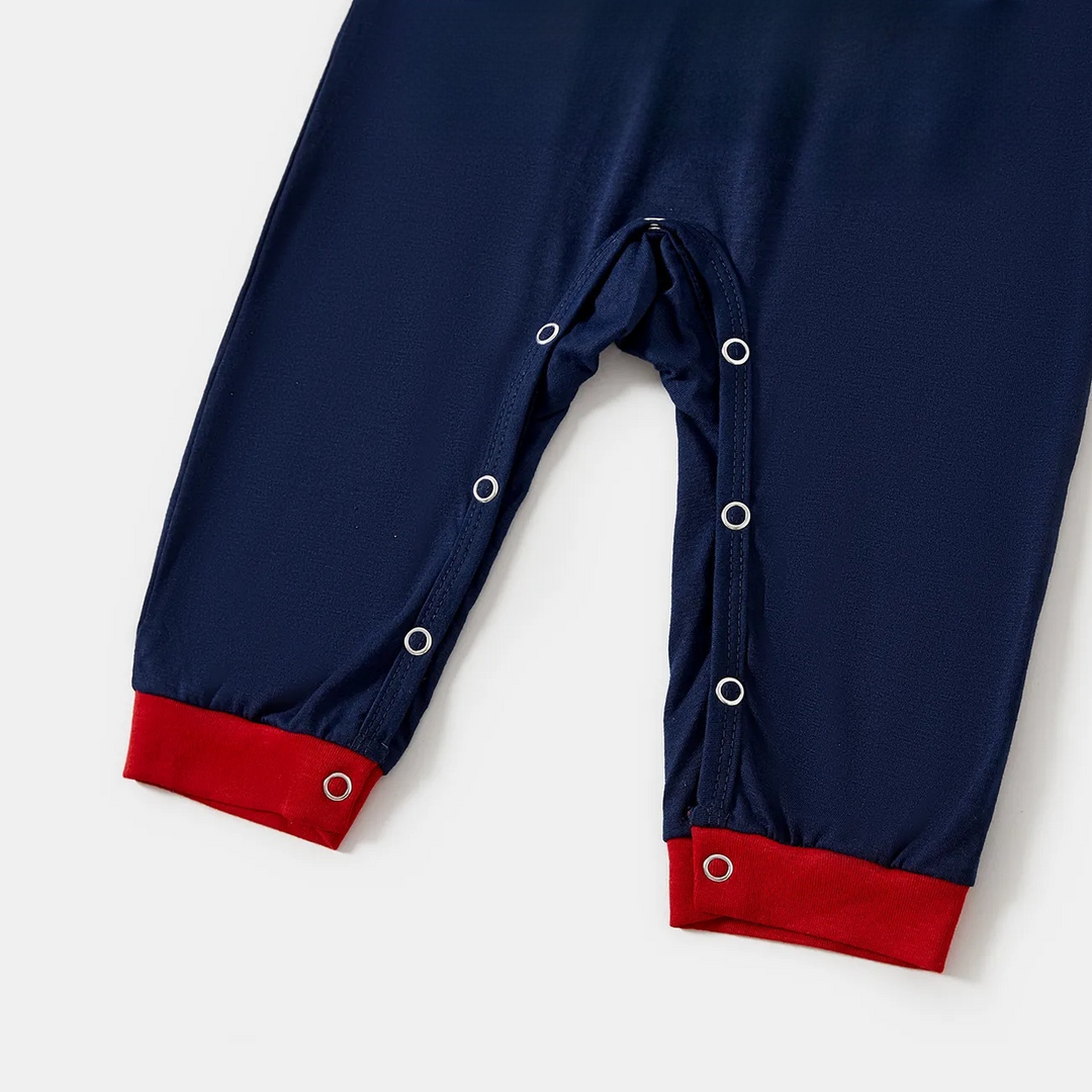 Eva Jonsson | Julfamilj-Set Matchande Pyjamas - Navy & Röda Rutig Pjs med Familjejul 2025 Konstnärlig Text-Eva Jonsson