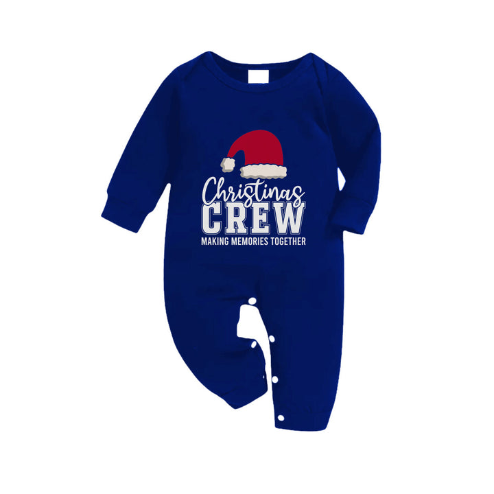 Eva Jonsson | Julfamiljens Matchande Pyjamas - Marinblå och Vita Rutiga Pjs-Set med Christmas Crew Making Memories Together och Tomtehattmönster Tryck-Eva Jonsson