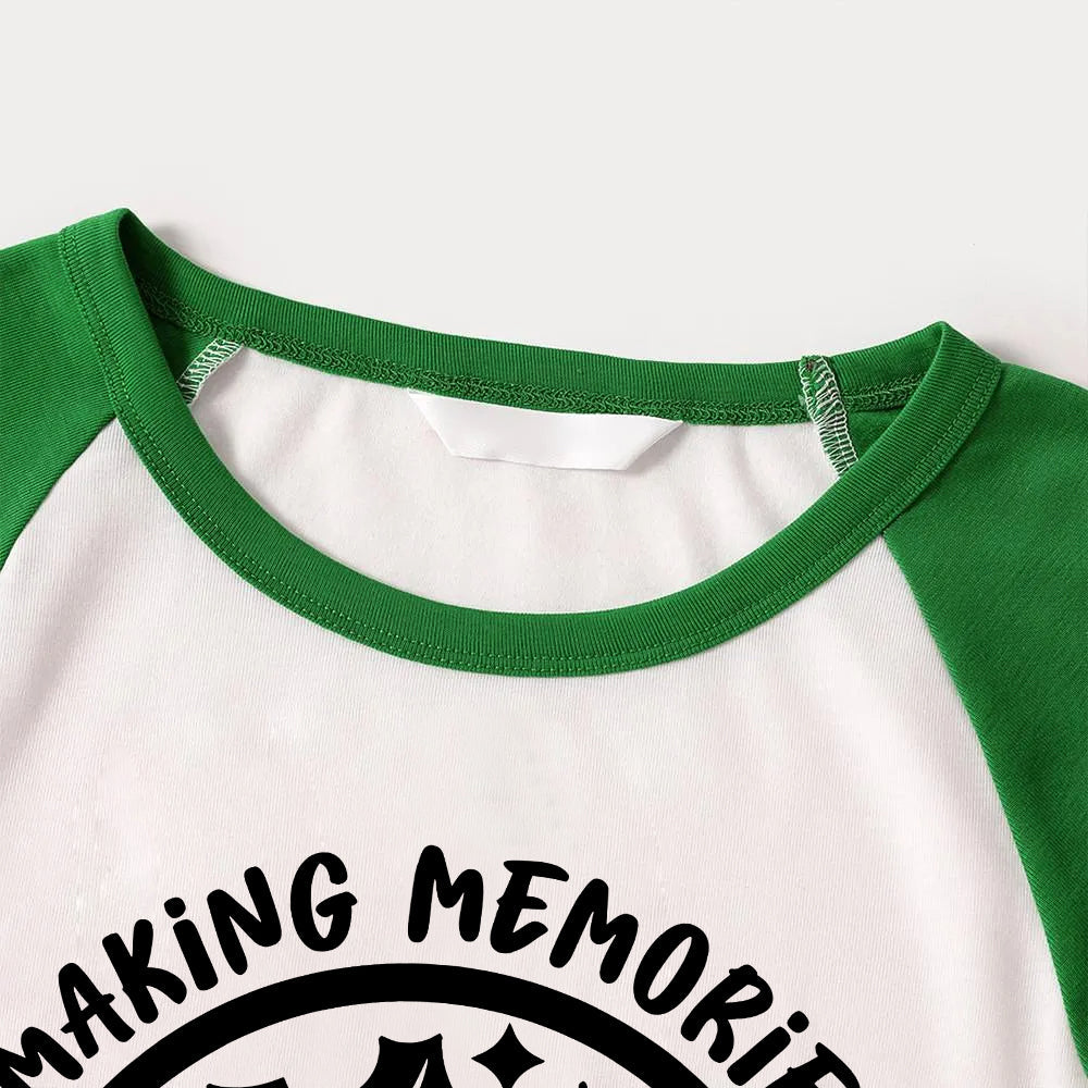 Eva Jonsson | Julminnen Tillsammans 2025 Tryck Grön Rotator Manschett Topp med Grön & Svartrutigt Familj Matchande Pyjamas med Hund-Eva Jonsson