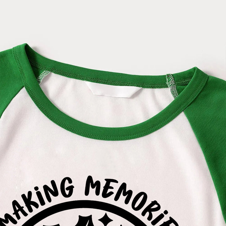 Eva Jonsson | Julminnen Tillsammans 2025 Tryck Grön Rotator Manschett Topp med Grön & Svartrutigt Familj Matchande Pyjamas med Hund-Eva Jonsson