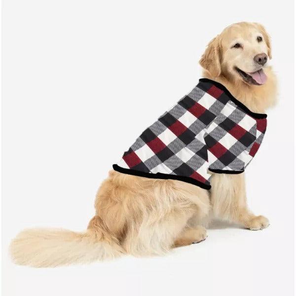 Eva Jonsson | Julmössa och 'Believe' Bokstavstrykt Mönstrade Rutärm Kontrastöverdelar och Röda & Svarta & Vita Rutiga Byxor Familjepyjamas-Set med Hundbandana-Eva Jonsson