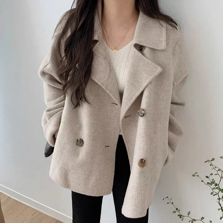 Mirla | Kappa Dubbelknapprad Ullblandning Oversized Passform Klassisk Design-Eva Jonsson