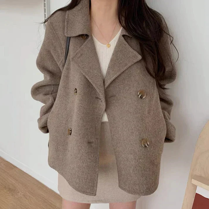 Mirla | Kappa Dubbelknapprad Ullblandning Oversized Passform Klassisk Design-Eva Jonsson
