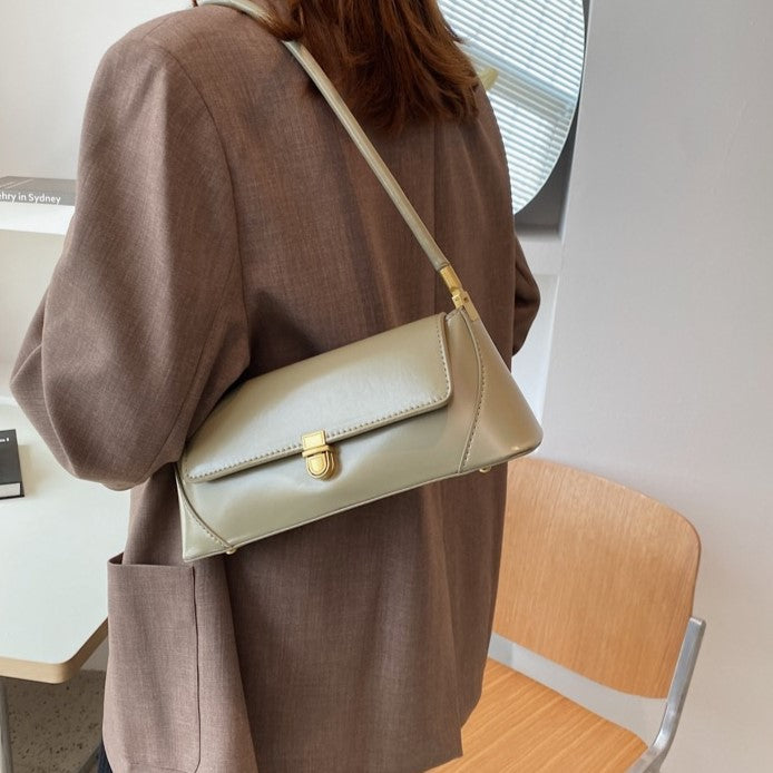 Mirla | Klassisk baguette axelväska i vintage stil-Eva Jonsson