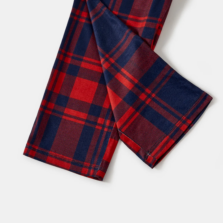 Eva Jonsson | Låt Det Snöa Slogan och Snögubbe Tryckta Röda och Blå Rutiga Jul-Matchande Pyjamas-Eva Jonsson