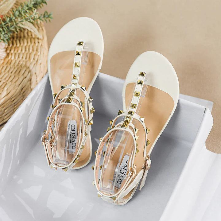 Mirla | Ny sommar utomhus dam platta sandaler brittisk stil dam avslappnad romersk platt stiligt nitar design arbete och fest-Eva Jonsson