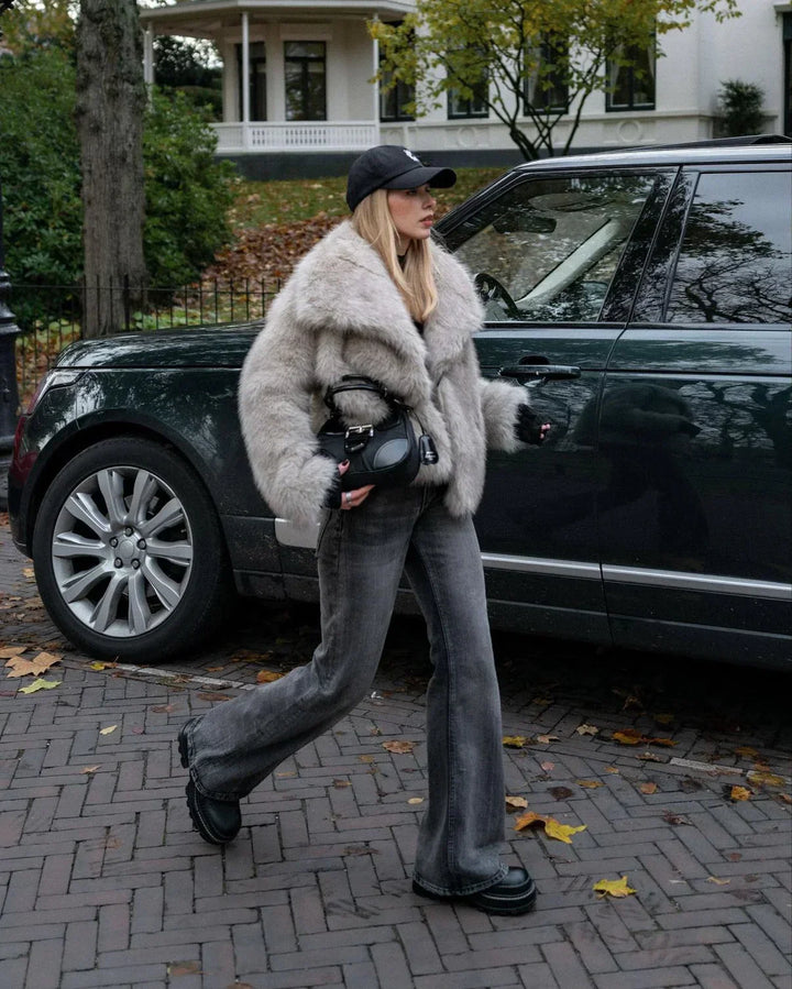 Mirla | Pälskappa Mjuk Konstpäls Överdimensionerad Passform Elegant och Varm-Eva Jonsson
