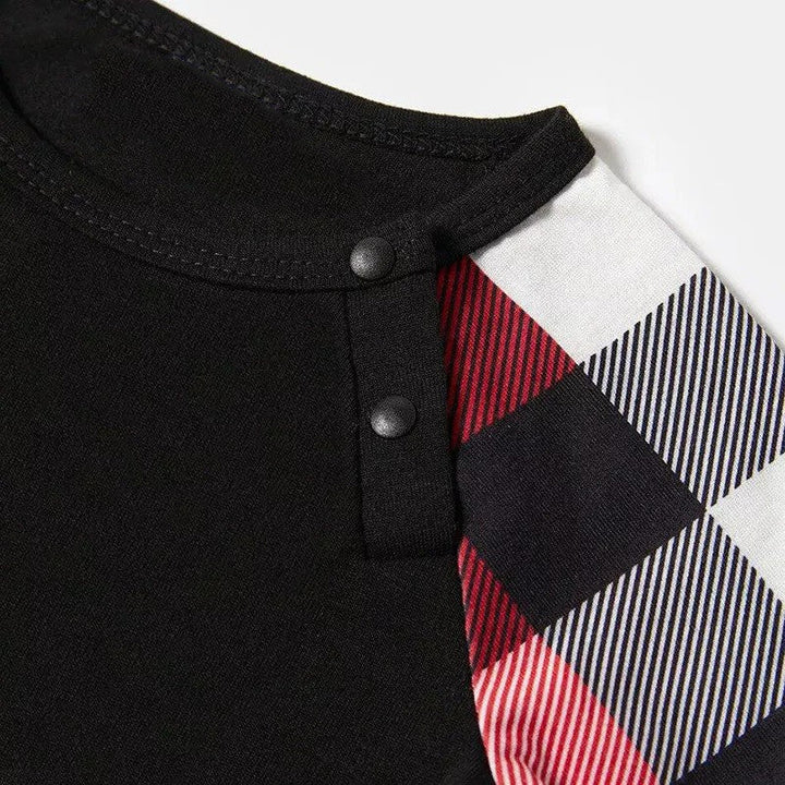 Eva Jonsson | Röda och Grå Rutiga Julpyjamas med Lyckliga Höns och God Jul Texttryck-Eva Jonsson