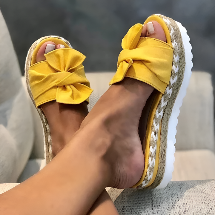 Mirla | Sandaler med kilklack och rosett detaljer-Eva Jonsson
