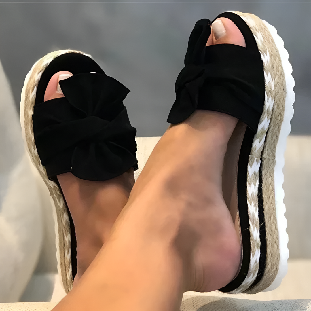 Mirla | Sandaler med kilklack och rosett detaljer-Eva Jonsson