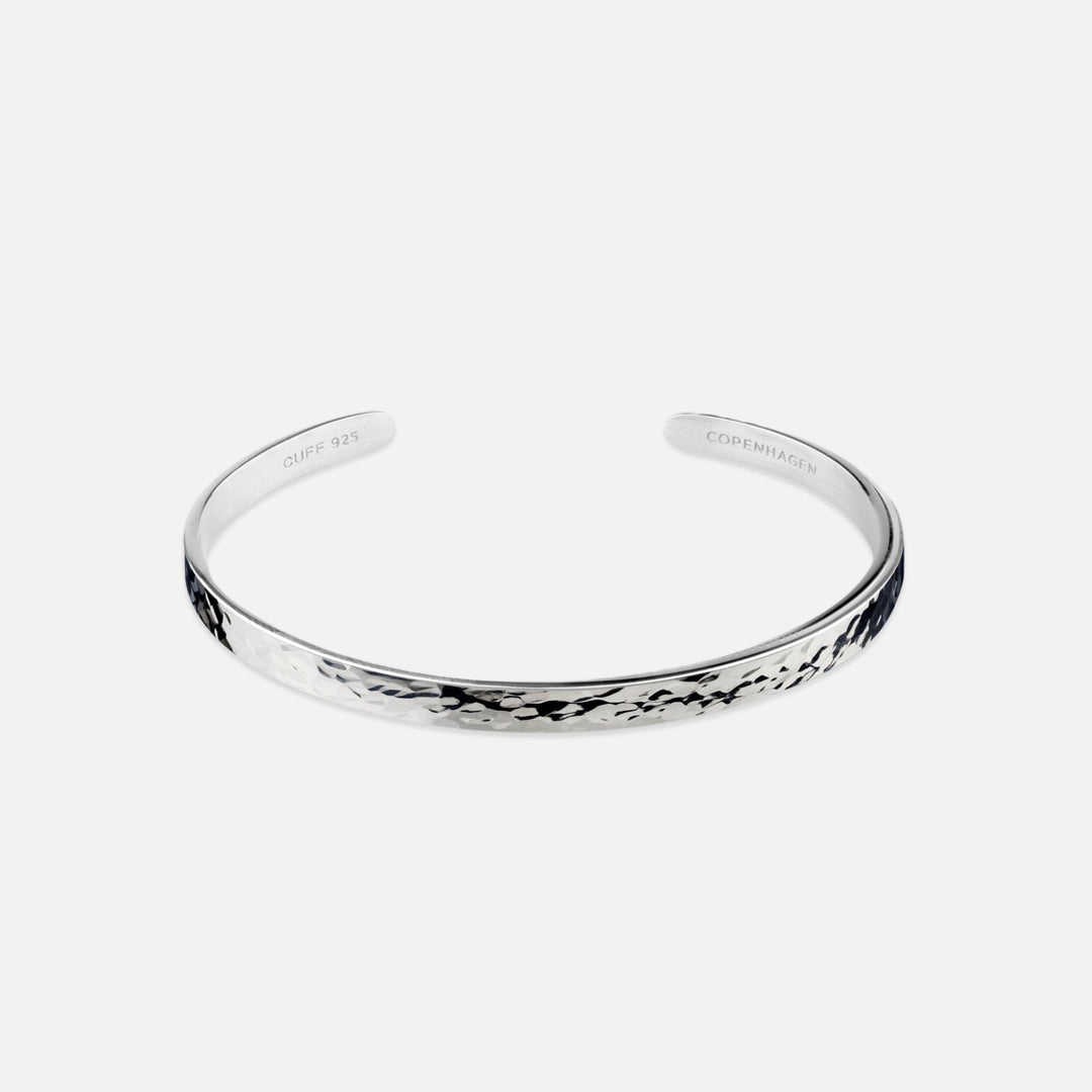 Mirla | Slankt silverarmband med hamrad design för män-Eva Jonsson
