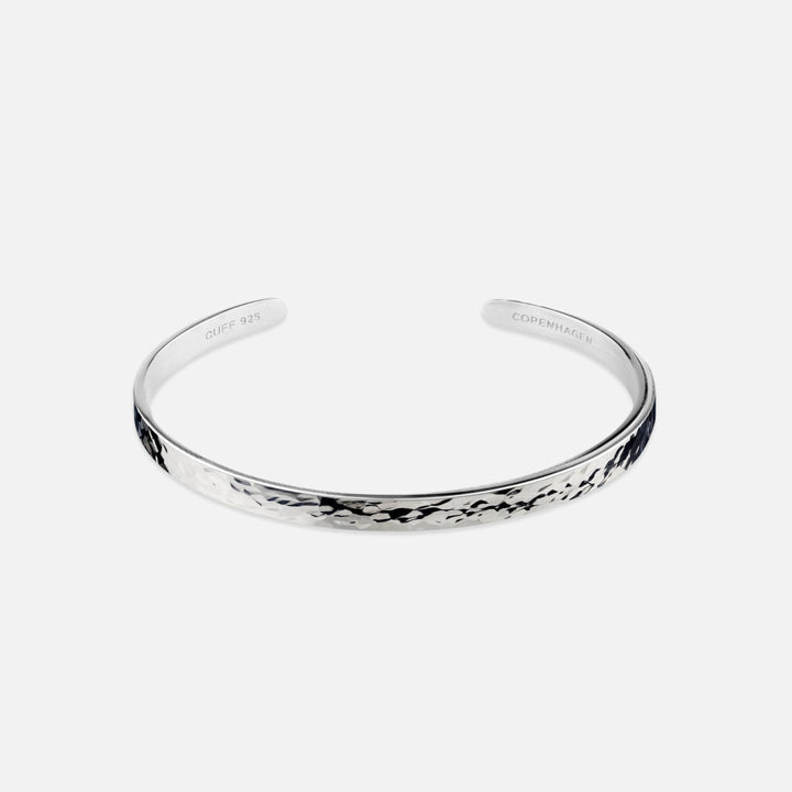 Mirla | Slankt silverarmband med hamrad design för män-Eva Jonsson