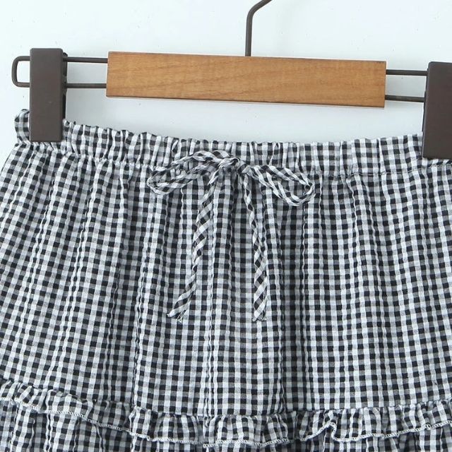 Mirla | Staplad Gingham-Midikjol med Volangdetalj-Eva Jonsson