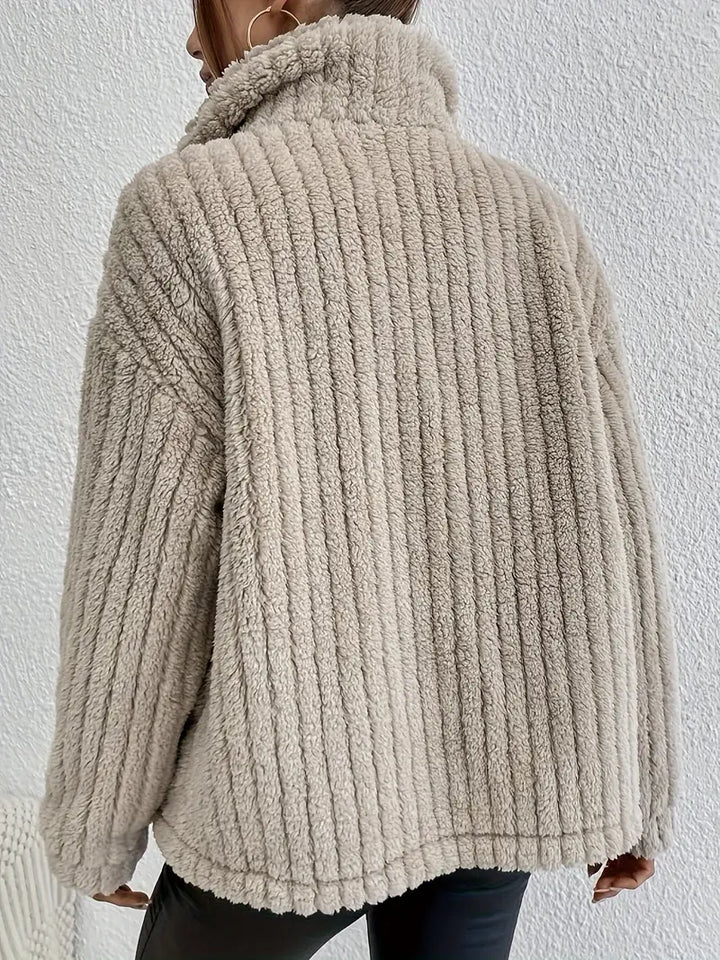 Mirla | Teddy-kappa Mjuk konstpäls Knapplås Lätt snitt Stilig design-Eva Jonsson