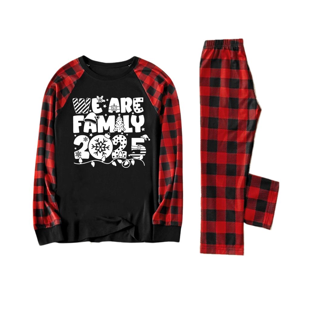 Eva Jonsson | Vi Är Familj 2025 Vita Bokstäver Tryck Svart & Röd Rutigt Familj Matchande Svart Pyjamas-Eva Jonsson