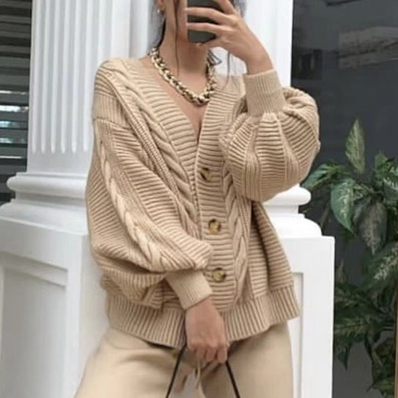 Färgstark chunky stickad cardigan för damer med stora knappar och voluminösa ärmar Mirla-Eva Jonsson