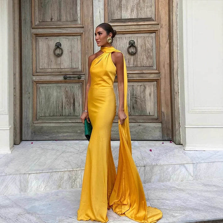 Femme Halter Neck Maxi Klänning med Sidslits Mirla-Eva Jonsson