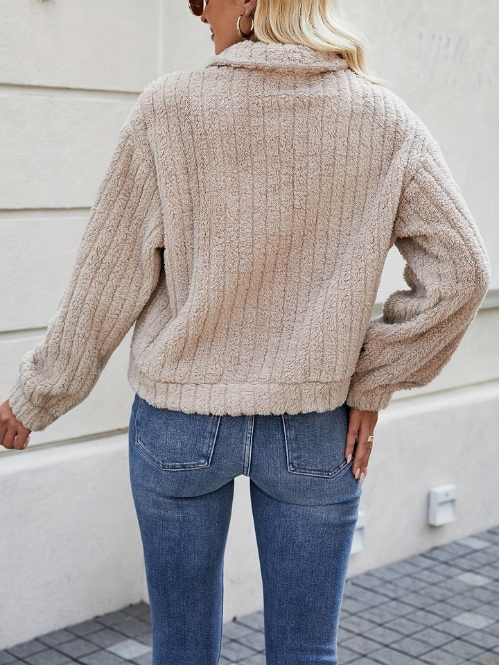 Fury kofta | Kort | Knäppt | Krämfärgad Cardigan | Fuskpälsjacka Dam-Eva Jonsson