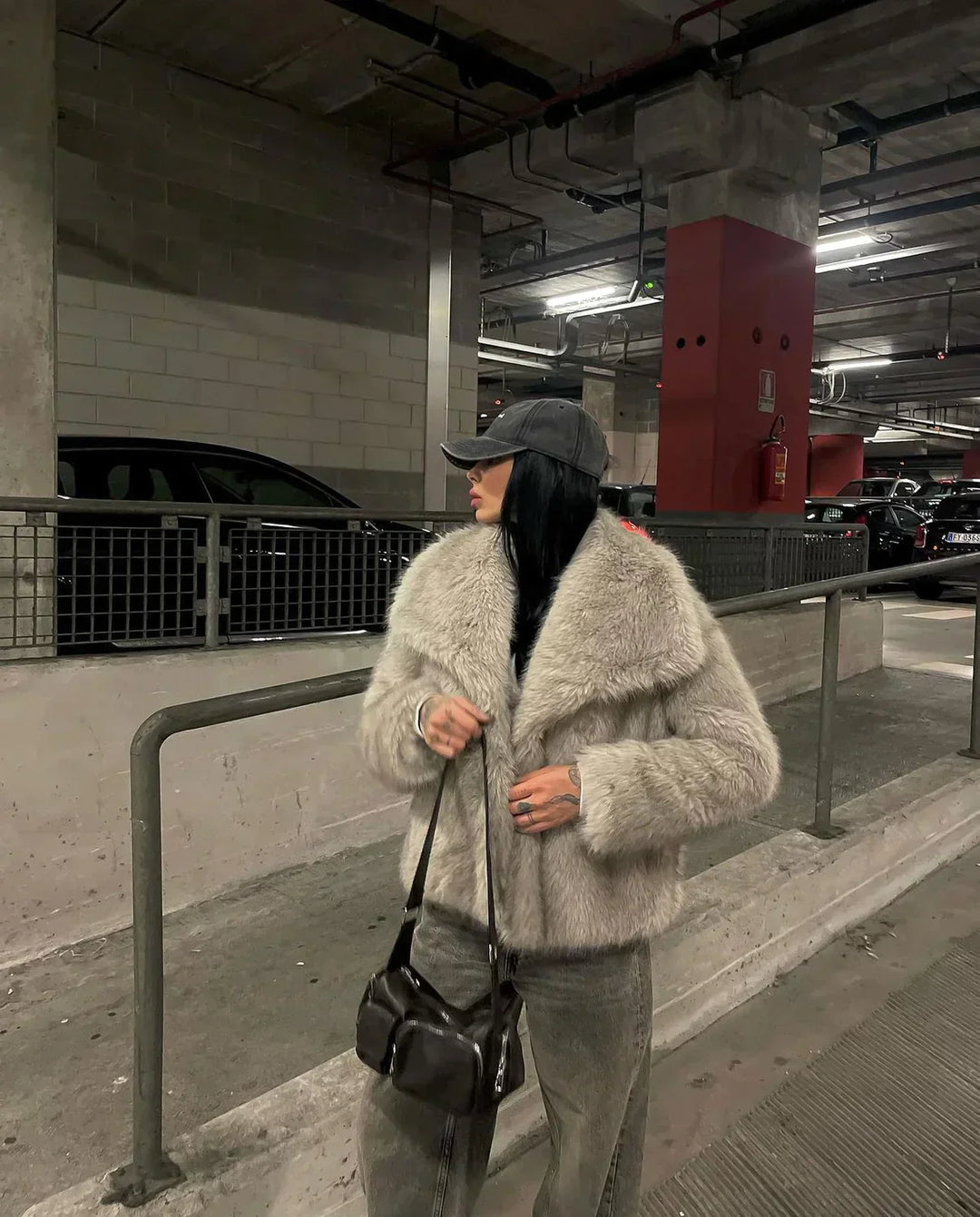 Fuskpäls - Fluffig - Kort - Fuskpälsjacka - Vinterjacka för damer-Eva Jonsson