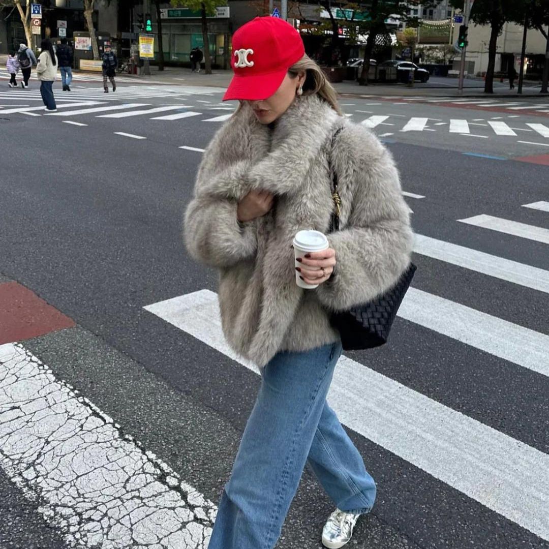 Fuskpälsjacka - Snygg - Kort - Fluffig pälsjacka - Vinterjacka för dam-Eva Jonsson