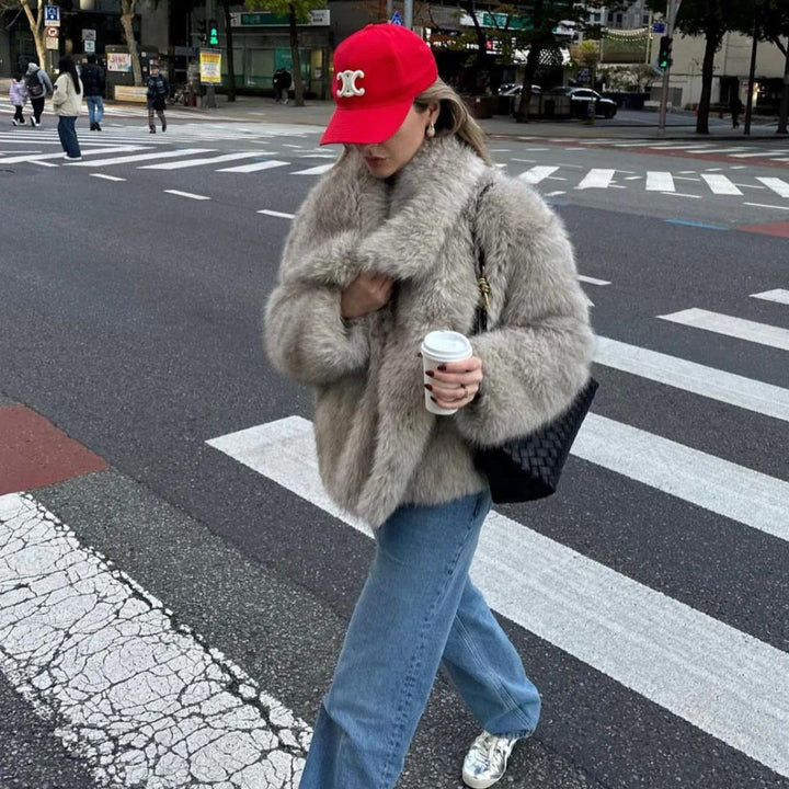 Fuskpälsjacka - Snygg - Kort - Fluffig pälsjacka - Vinterjacka för dam-Eva Jonsson