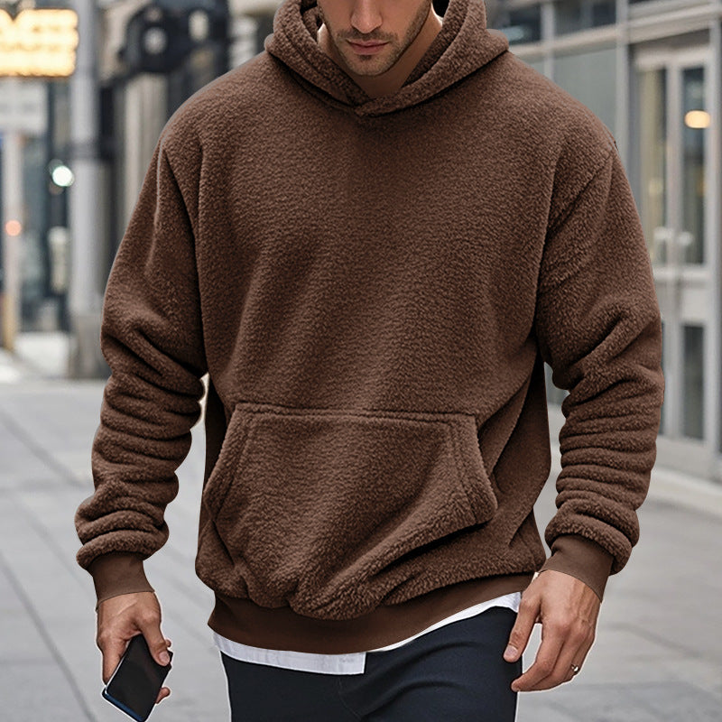 Herr Hoodie av mysigt Teddy-fleece med känguruficka och breda muddar Mirla-Eva Jonsson