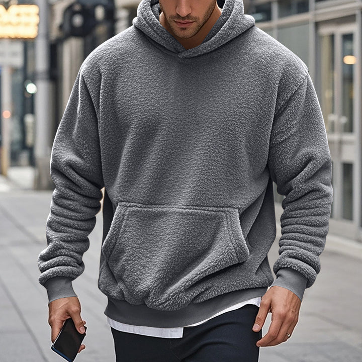 Herr Hoodie av mysigt Teddy-fleece med känguruficka och breda muddar Mirla-Eva Jonsson