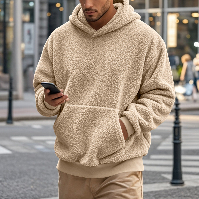 Herr Hoodie av mysigt Teddy-fleece med känguruficka och breda muddar Mirla-Eva Jonsson