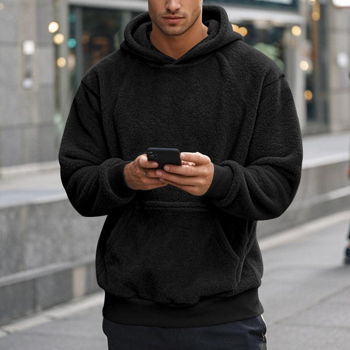 Herr Hoodie av mysigt Teddy-fleece med känguruficka och breda muddar Mirla-Eva Jonsson