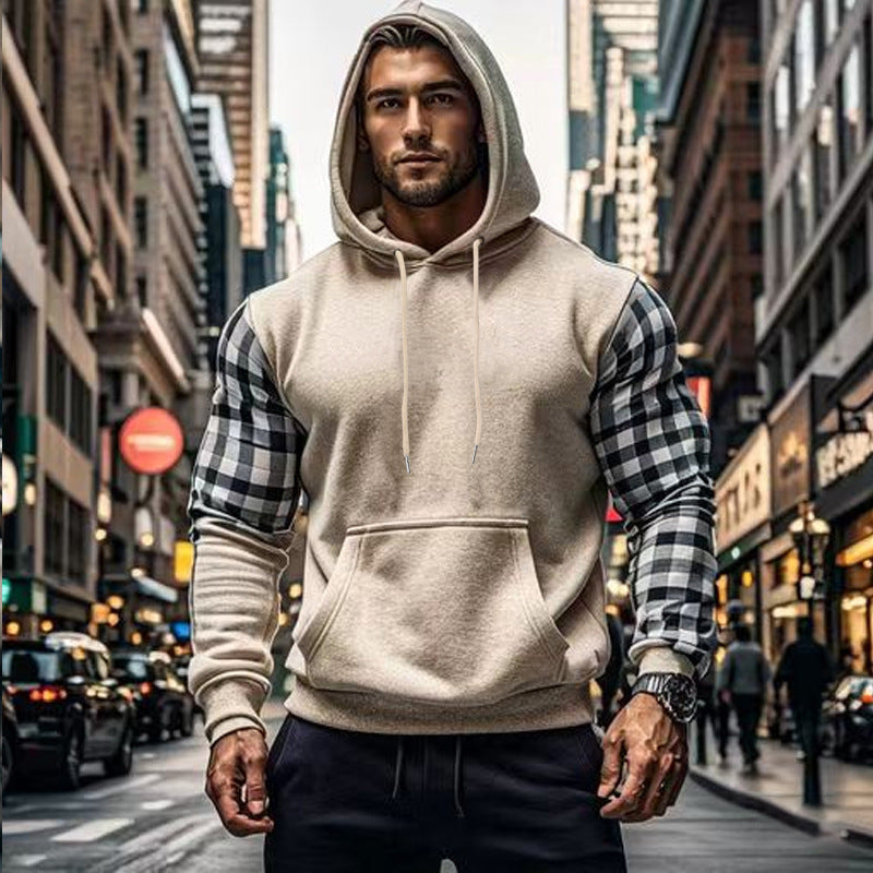 Herr Hoodie med Modernt Rutmönster På Ärmarna och Praktisk Känguruficka Mirla-Eva Jonsson