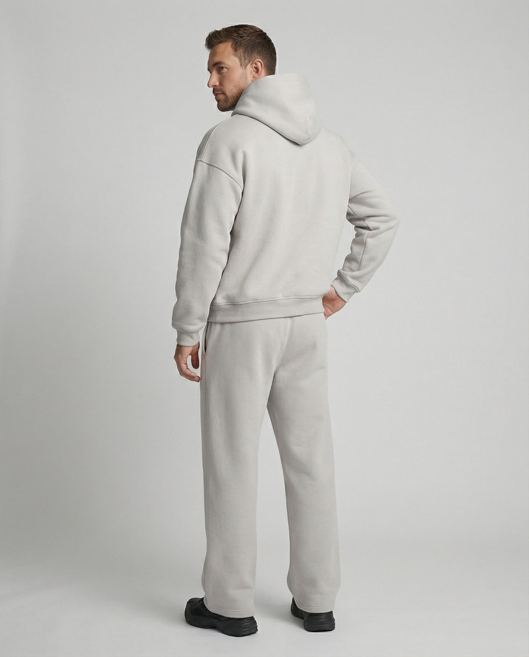 Herr Träningsdräkt i Oversized Stil med Komfort & Modern Design | Mirla-Eva Jonsson