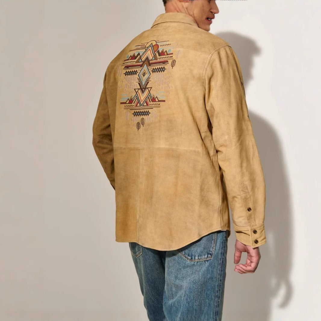 Herr Wildleder skjorta med detaljerade etno-broderier Mirla-Eva Jonsson